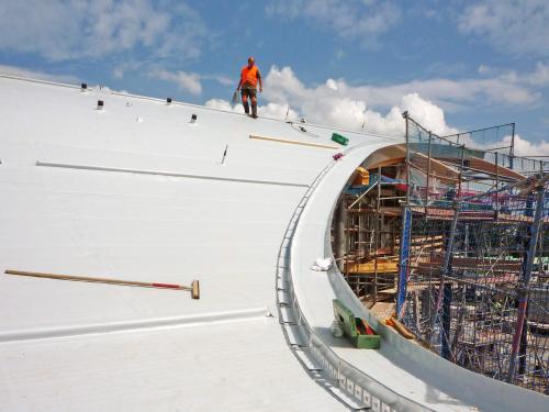 Shear barriers on a steep slope and an aluminium eaves profile as edging